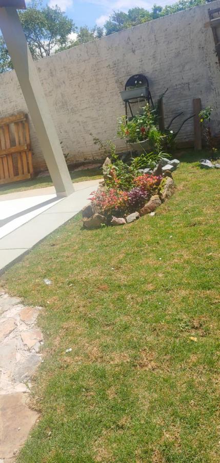 Casal Ostara Begonia Hotel Alto Paraiso de Goias Luaran gambar